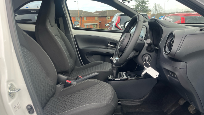 Toyota Aygo X 1.0 VVT-i Edge 5dr Petrol Hatchback